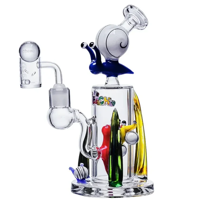 CHEECH 8.5in “TWO SNAILS WERE PLAYING CHESS BUT NEITHER COULD WIN. IT WAS A SNAILMATE ” DESIGN WATER PIPE (CH-250)